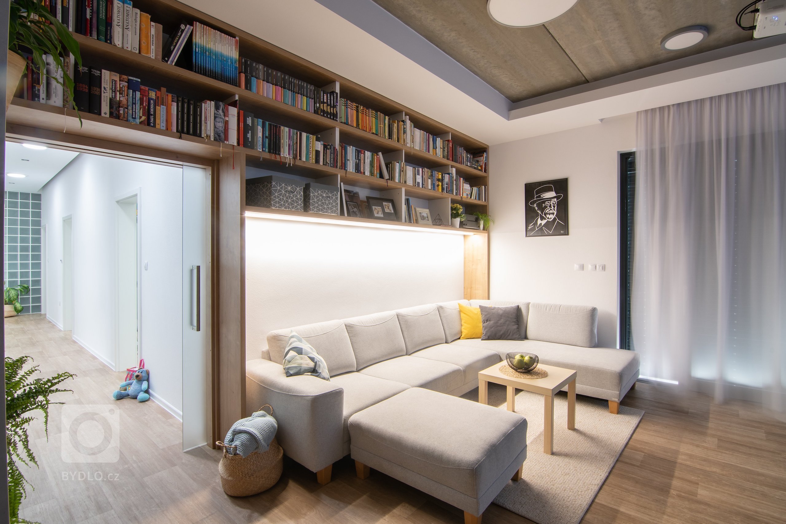 Interiér rodinného domu v těsném sousedství boršovského zámečku. Logická a velkorysá dispozice domu před dokončením nabízela možnost dotáhnout projekt kolegů…