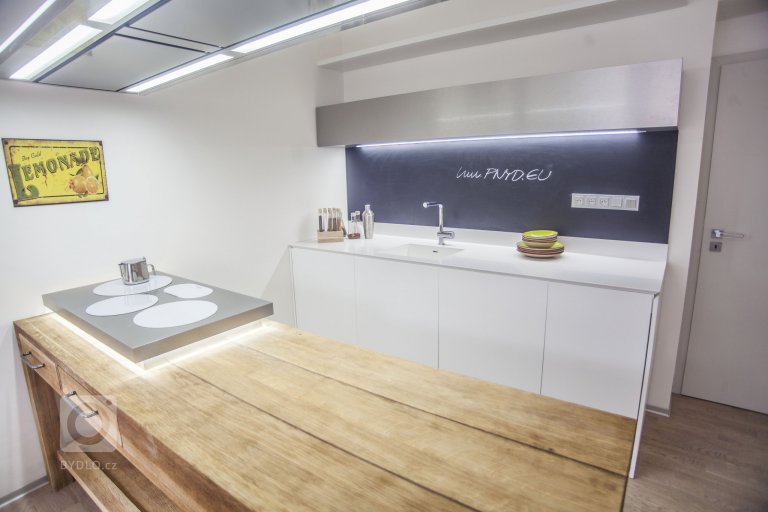 add picture to album