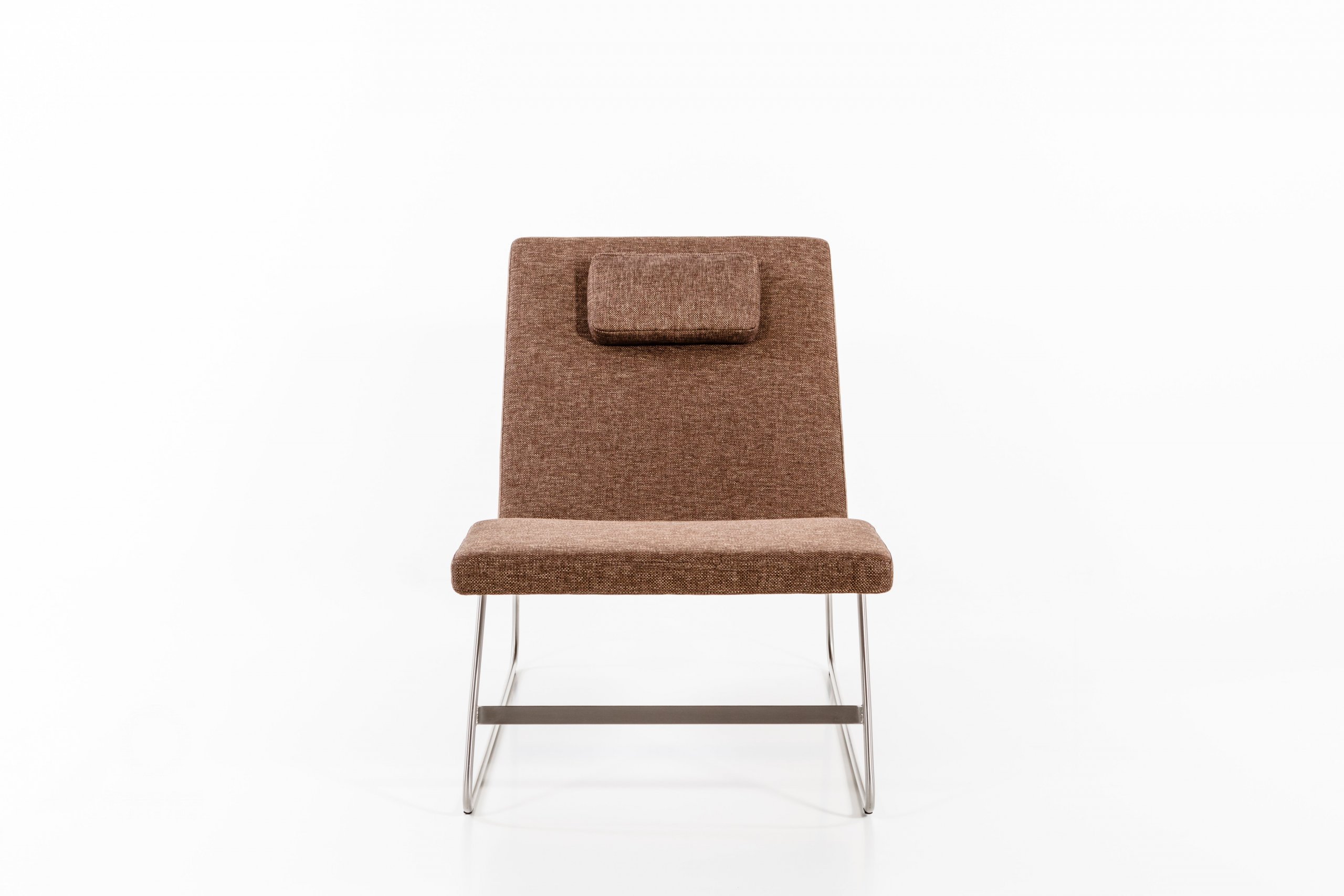 Chaise Longue Pure&nbsp;je nadčasová lenoška křehkých tvarů, v&nbsp;interiéru působí lehce a vzdušně. Její pomyslná minimalistická vlnka může přinášet pohodlí…