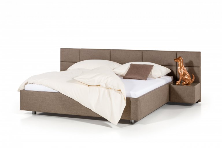 Čalouněná postel s čelem poskládaným ze symetrických obdélníků. Lze přidat noční stolky.

- stabilní pevná konstrukce
- pohodlná výška pro vstávání 45 cm
-…