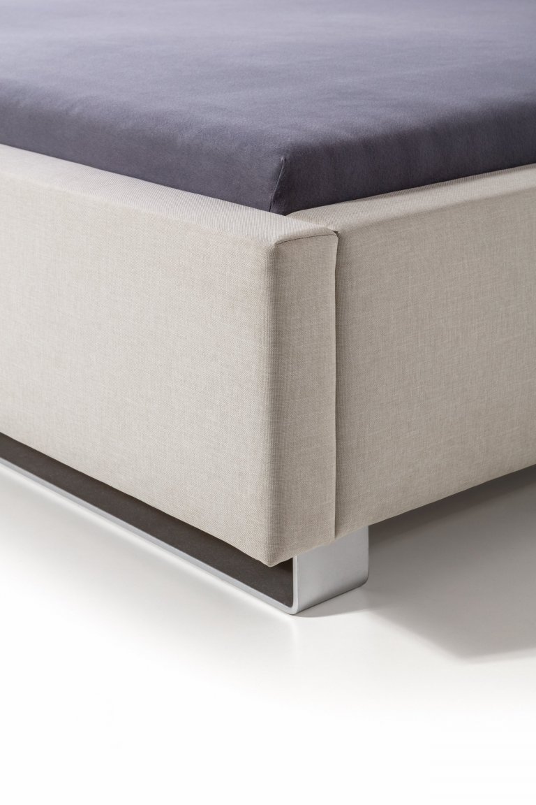 add picture to album