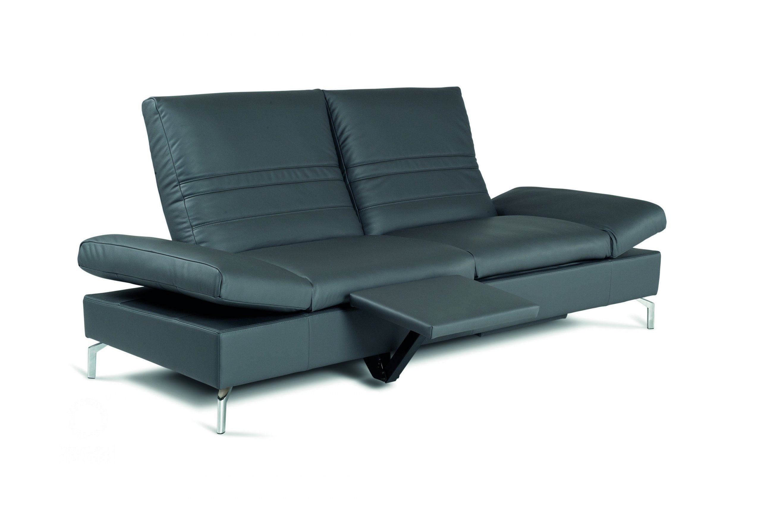 Sedací souprava s polohovací zádovou opěrkou pro pohodlné opření hlavy a polohovací područkou. Dostatečně hluboká &nbsp;pro správné posezení. Na výběr dvě…