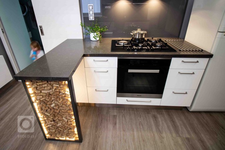 add picture to album