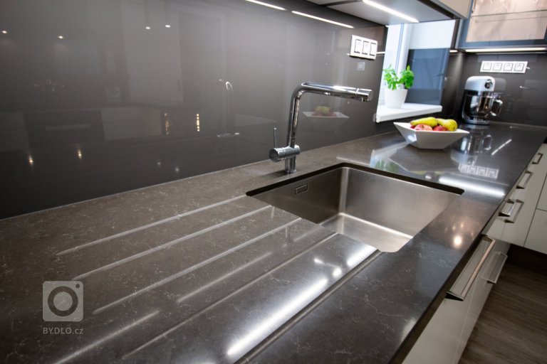 add picture to album