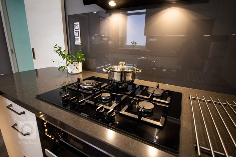 add picture to album