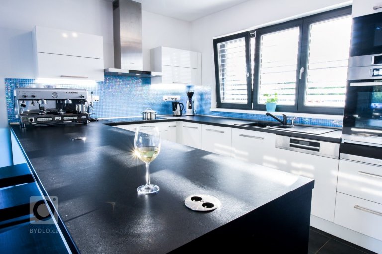 add picture to album