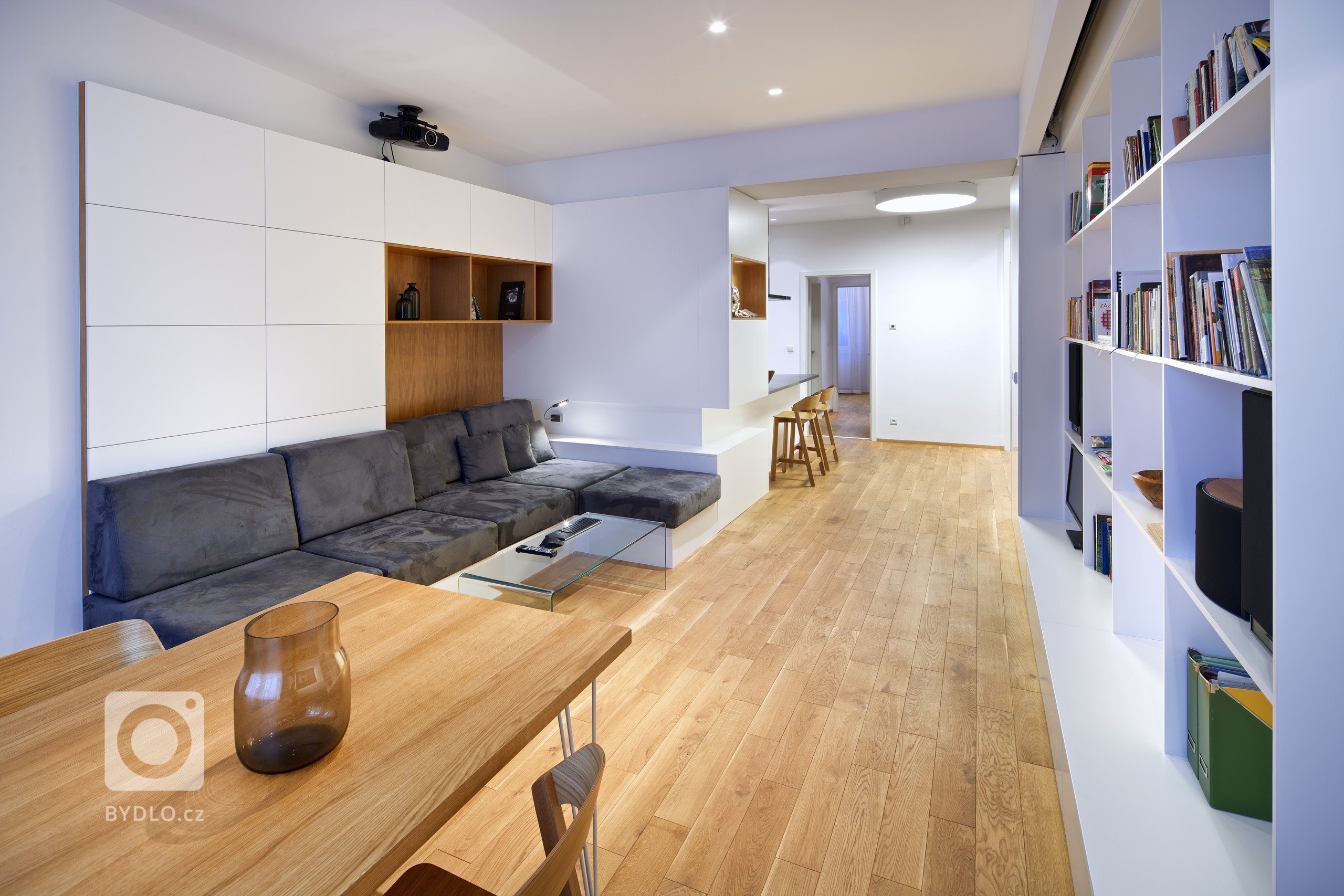 Interiéru do developerského projektu ve starší činžovní zástavbě jsme realizovali&nbsp;ve spolupráci s architektkou Ninou Pevnou. Minimalistický interiér bytu,…