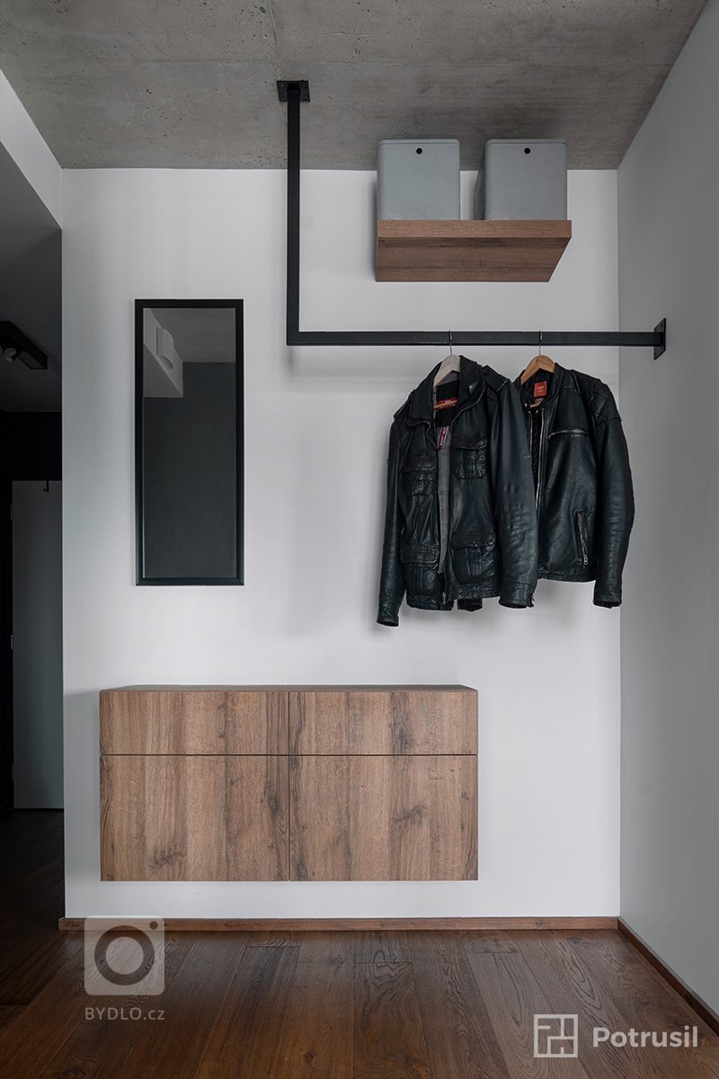 Další povedený interiér dokončila Markéta z našeho interiérového studia v Praze.

Zadání bylo navrhnout moderní pánský interiér s použitím kovových konstrukcí…