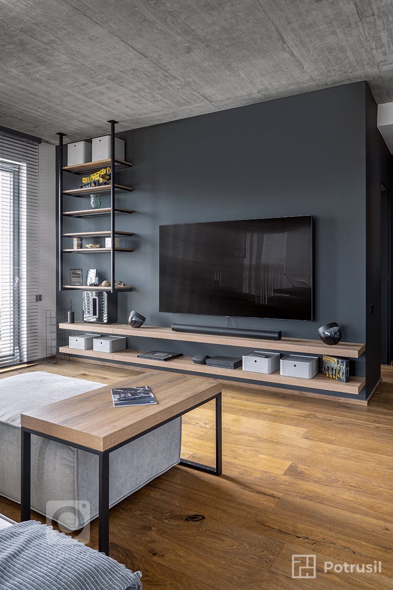 Další povedený interiér dokončila Markéta z našeho interiérového studia v Praze.

Zadání bylo navrhnout moderní pánský interiér s použitím kovových konstrukcí…