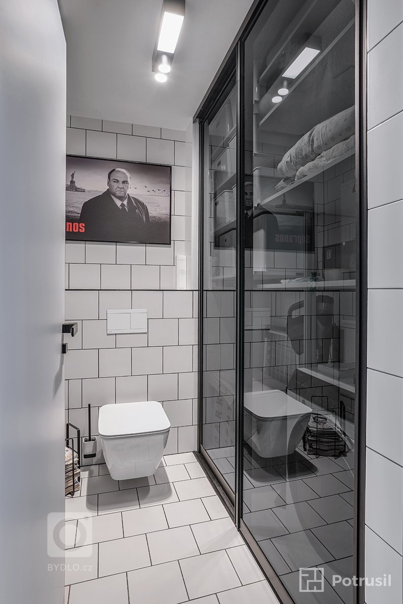 Další povedený interiér dokončila Markéta z našeho interiérového studia v Praze.

Zadání bylo navrhnout moderní pánský interiér s použitím kovových konstrukcí…