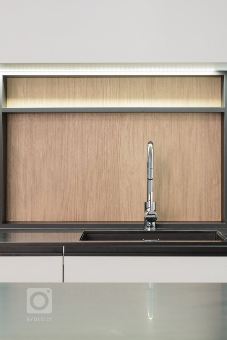 add picture to album