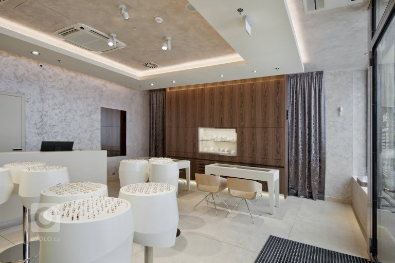 add picture to album