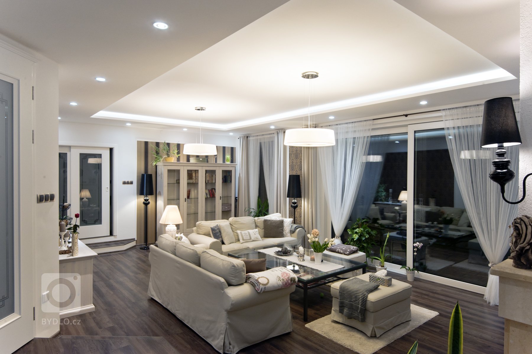 Novstavba rodinného domu, návrh a realizace osvětlení exteriéru i interiéru
