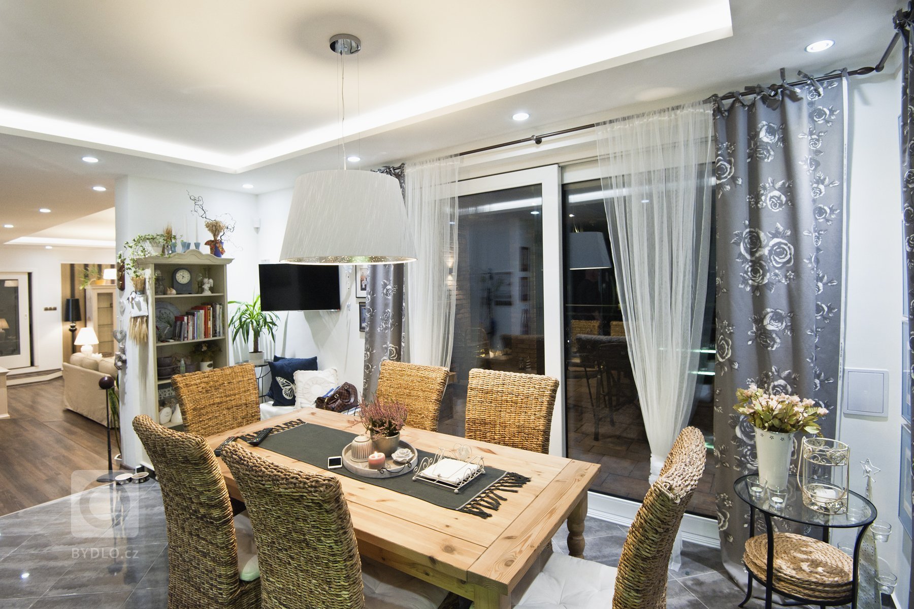 Novstavba rodinného domu, návrh a realizace osvětlení exteriéru i interiéru
