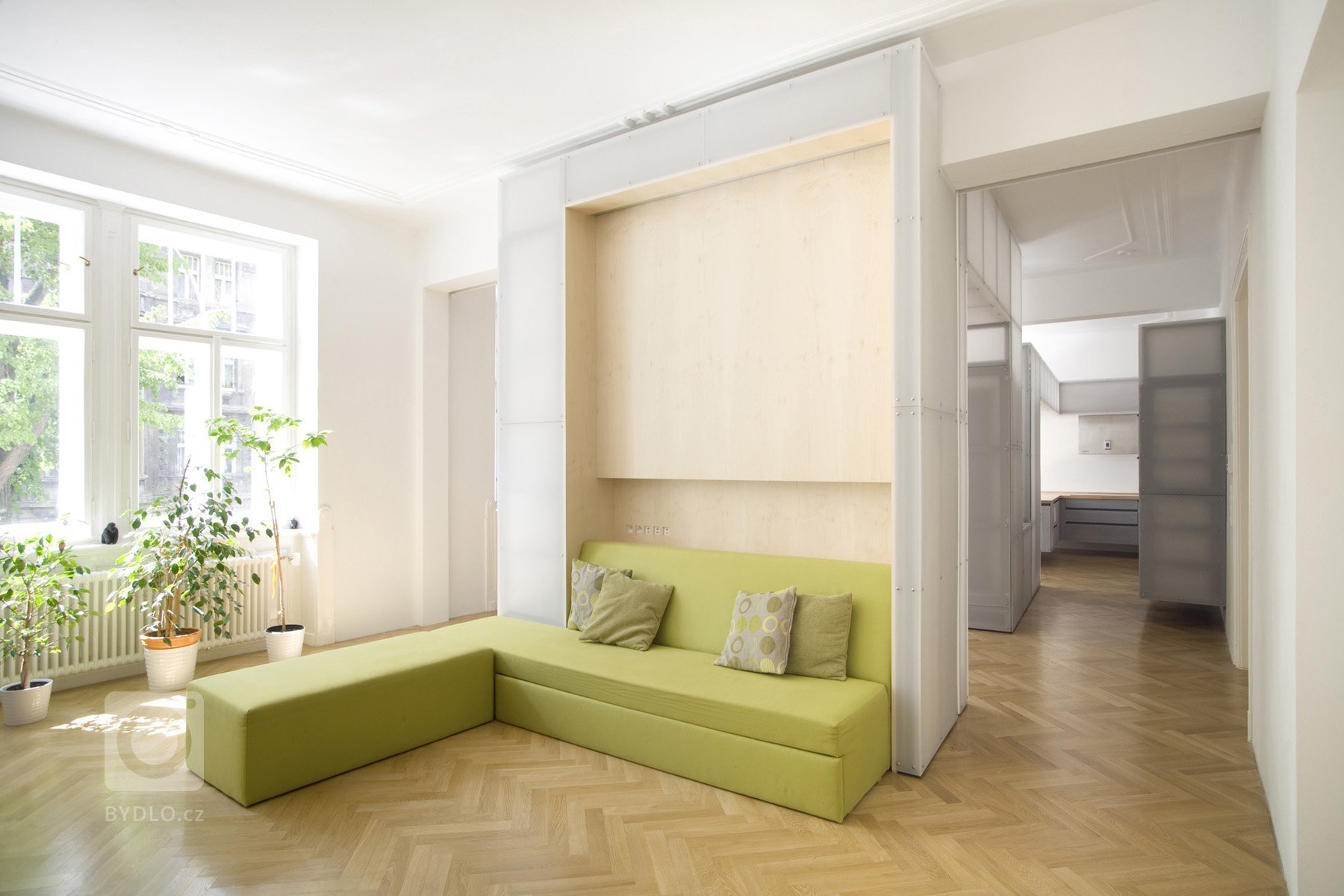 V době svého vzniku byl v prvním patře secesního činžovního domu jeden byt. V éře komunismu brutálně a necitlivě rozdělen na tři jednotky. Klient koupil tato…