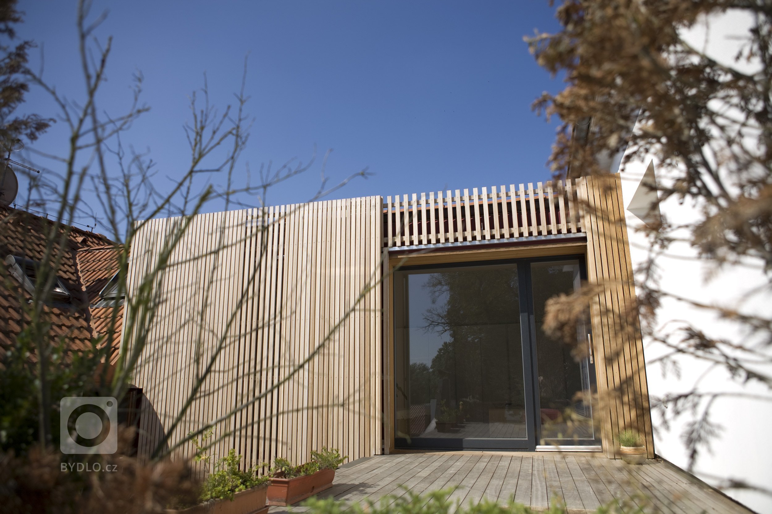 V minulosti klient rekonstruoval dva historické domy v centru města. Po několika letech užívání z jeho strany vznikla potřeba vytvořit separátní přechodné…