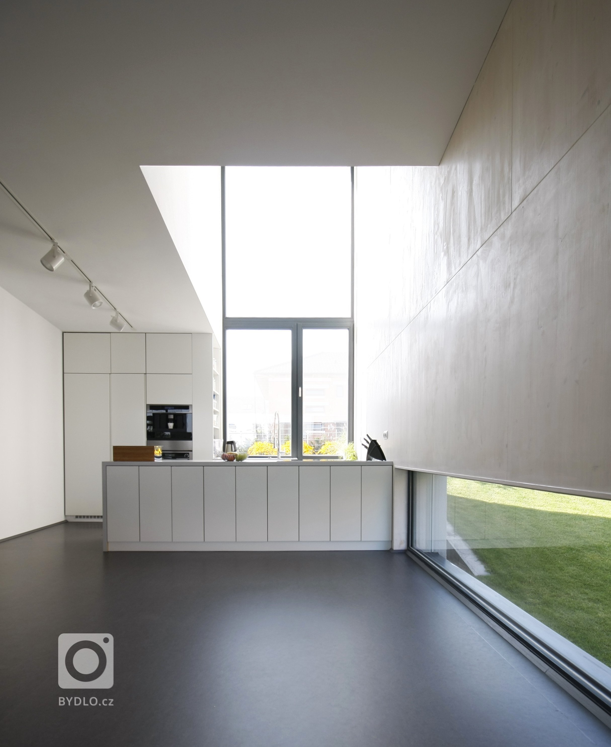 Na přání mladé rodiny jsme navrhli otevřený, prosluněný a vzdušný dům. Svou formou a dispozičním řešením využívá maximum z potenciálu místa, reaguje na…