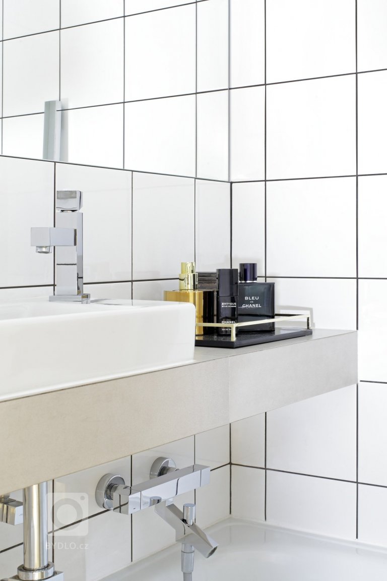 add picture to album