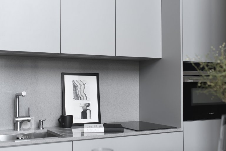 add picture to album