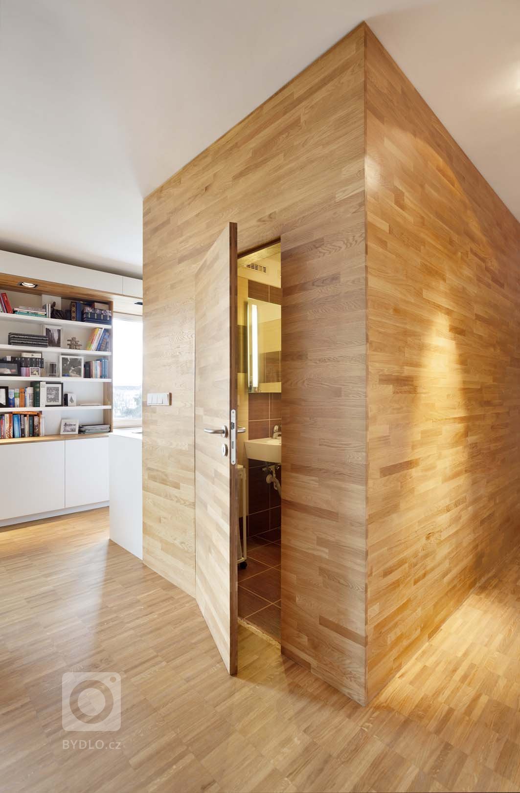 Předmětem návrhu a realizace je rekonstrukce bytu o velikosti 2+kk pro rodinu se dvěma dětmi. Celková velikost byla zvětšena na 3,5+kk využitím přilehlého…