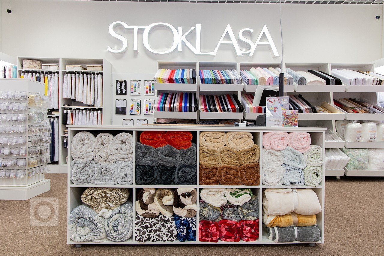 Nabízíme komplexní služby při zařizování komerčních interiérů, nábytek vyrábíme dle dodané projektové dokumentace, nebo zadání investora.&nbsp;Prodejna je…