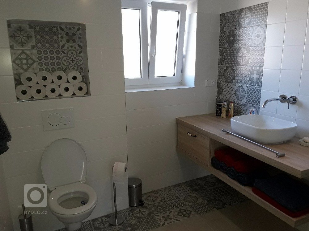 Představujeme pokračování naší výzvy, kdy jsme navrhovaly rekonstrukci a revitalizaci&nbsp;rodinnými generacemi milovaný byt po babičce. Zajímavý byt, ve 200…