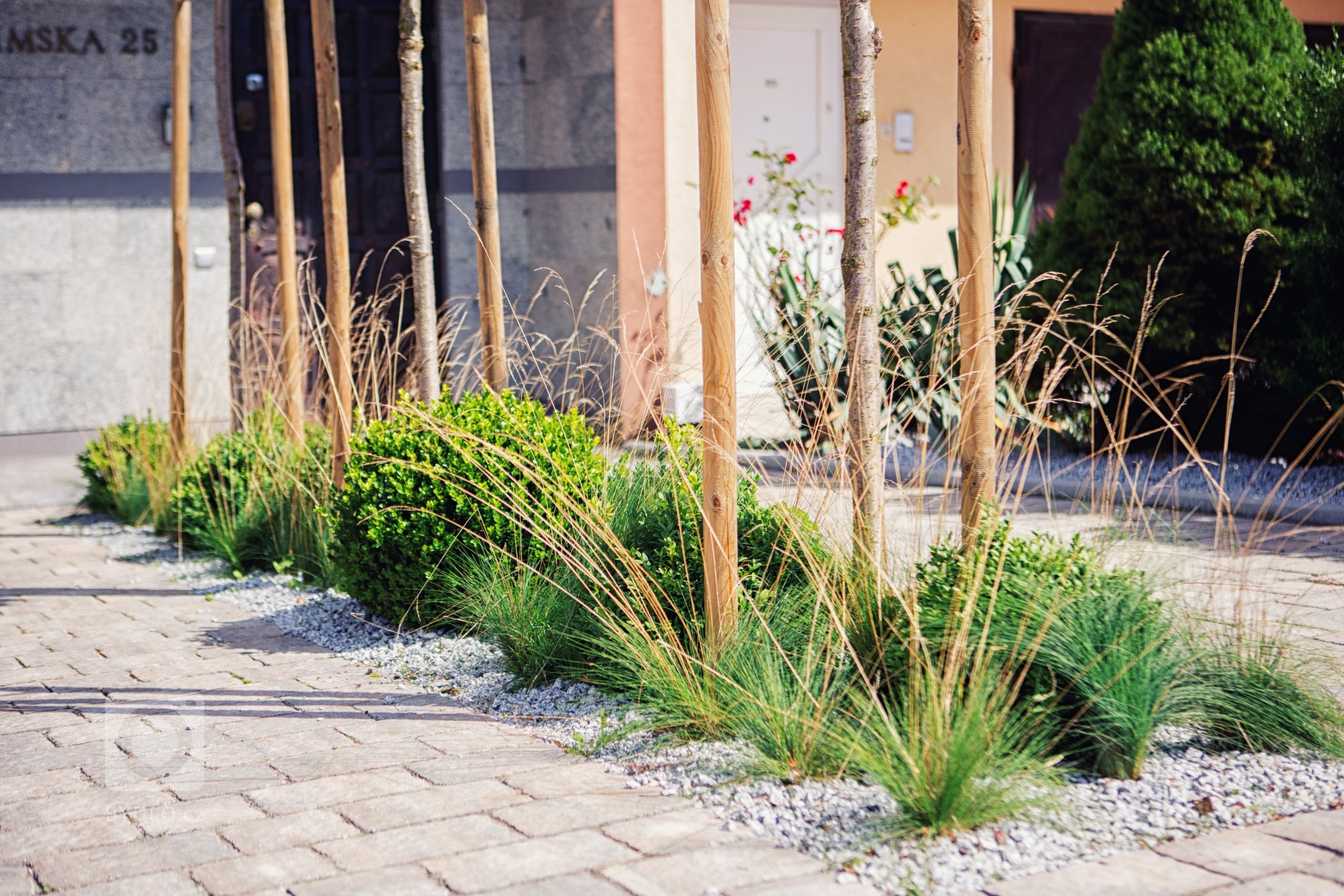 Projekt zahrady předpokládá vytvoření moderního prostoru, který by korespondoval&nbsp; s tvarem domu a jeho interiérem. Jedním z důležitějších prvků bylo…