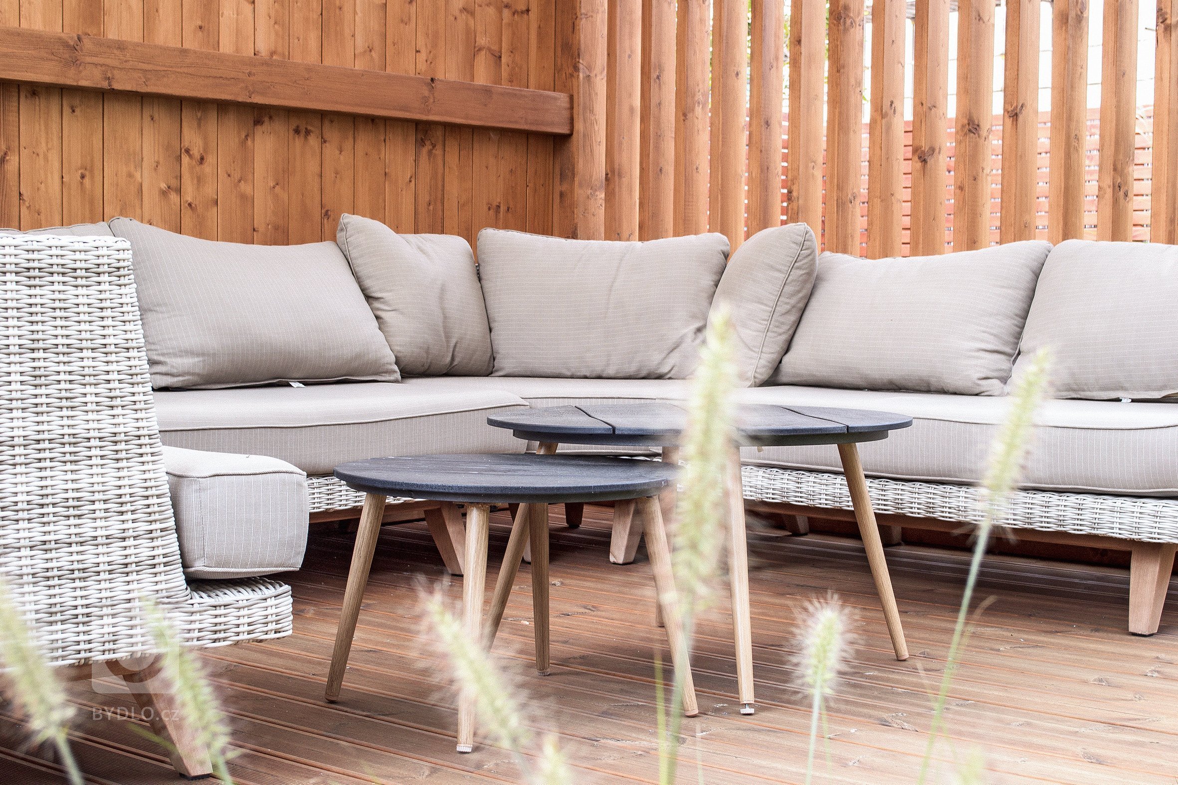 Malý prostor zahrady a její lokalizace mezi bytovou zástavbou má velký vliv na koncept zahrady.&nbsp;Návrh zahrady v Praze&nbsp;je založen na jednoduchých…