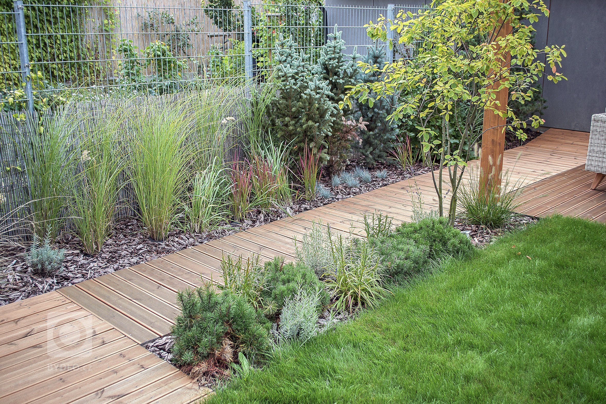 Malý prostor zahrady a její lokalizace mezi bytovou zástavbou má velký vliv na koncept zahrady.&nbsp;Návrh zahrady v Praze&nbsp;je založen na jednoduchých…