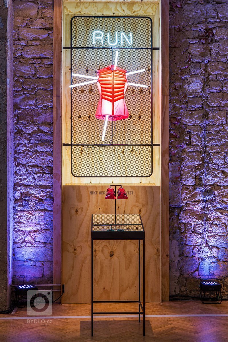 NIKE WOMEN STUDIO návrh a realizace prostoru pro Designblok 2014. Reinkarnace staré tělocvičny v novou interaktivní a multifunkční expozici, která prezentuje…