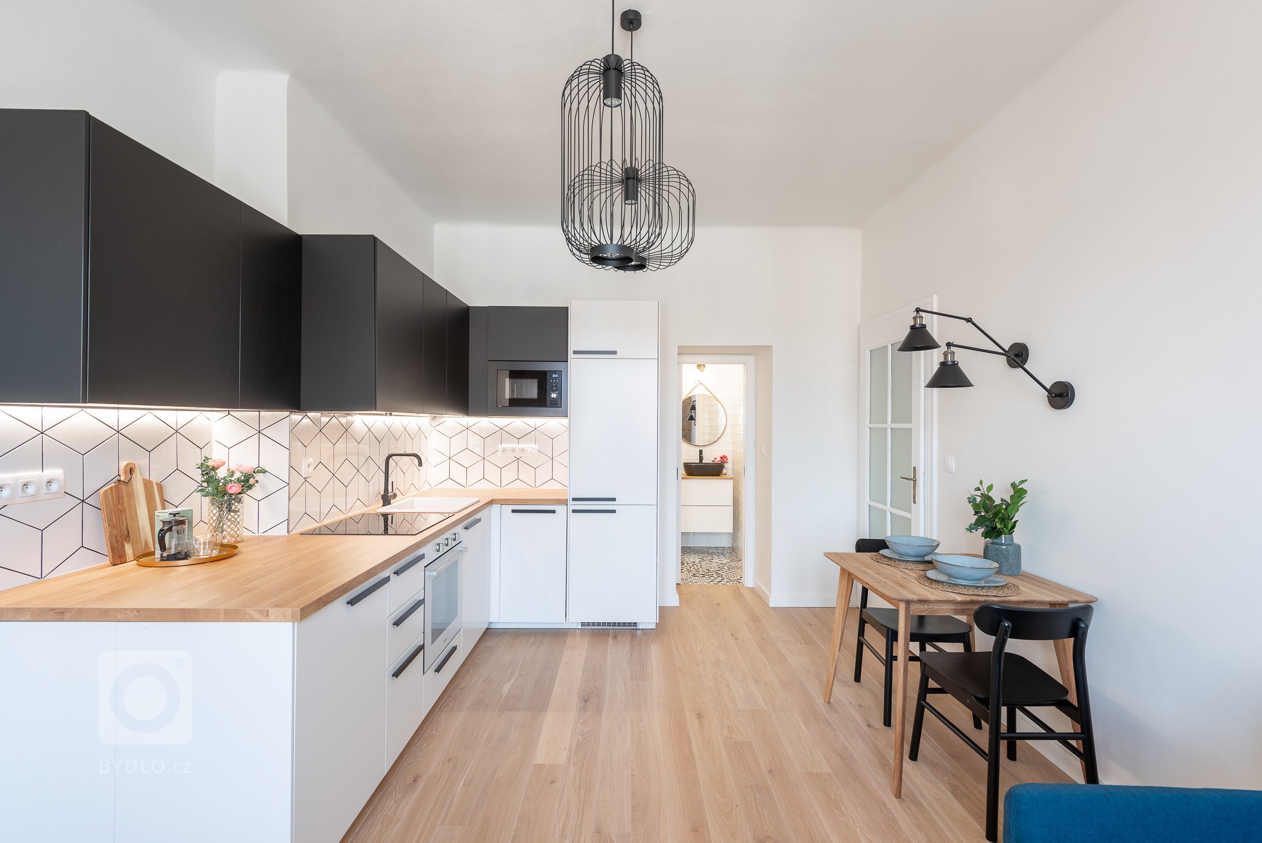 Když se v malém bytě podaří skloubit styl, praktičnost a&nbsp;kvalitní materiály. s dobrou cenou. Byt o rozloze 45 metrů se dvěma komorami, dřevěnou podlahou a…