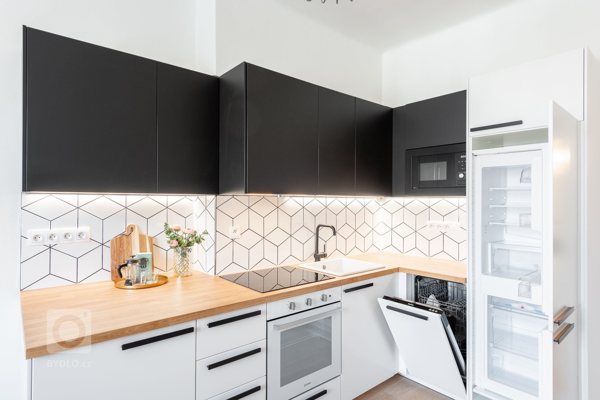 Když se v malém bytě podaří skloubit styl, praktičnost a&nbsp;kvalitní materiály. s dobrou cenou. Byt o rozloze 45 metrů se dvěma komorami, dřevěnou podlahou a…