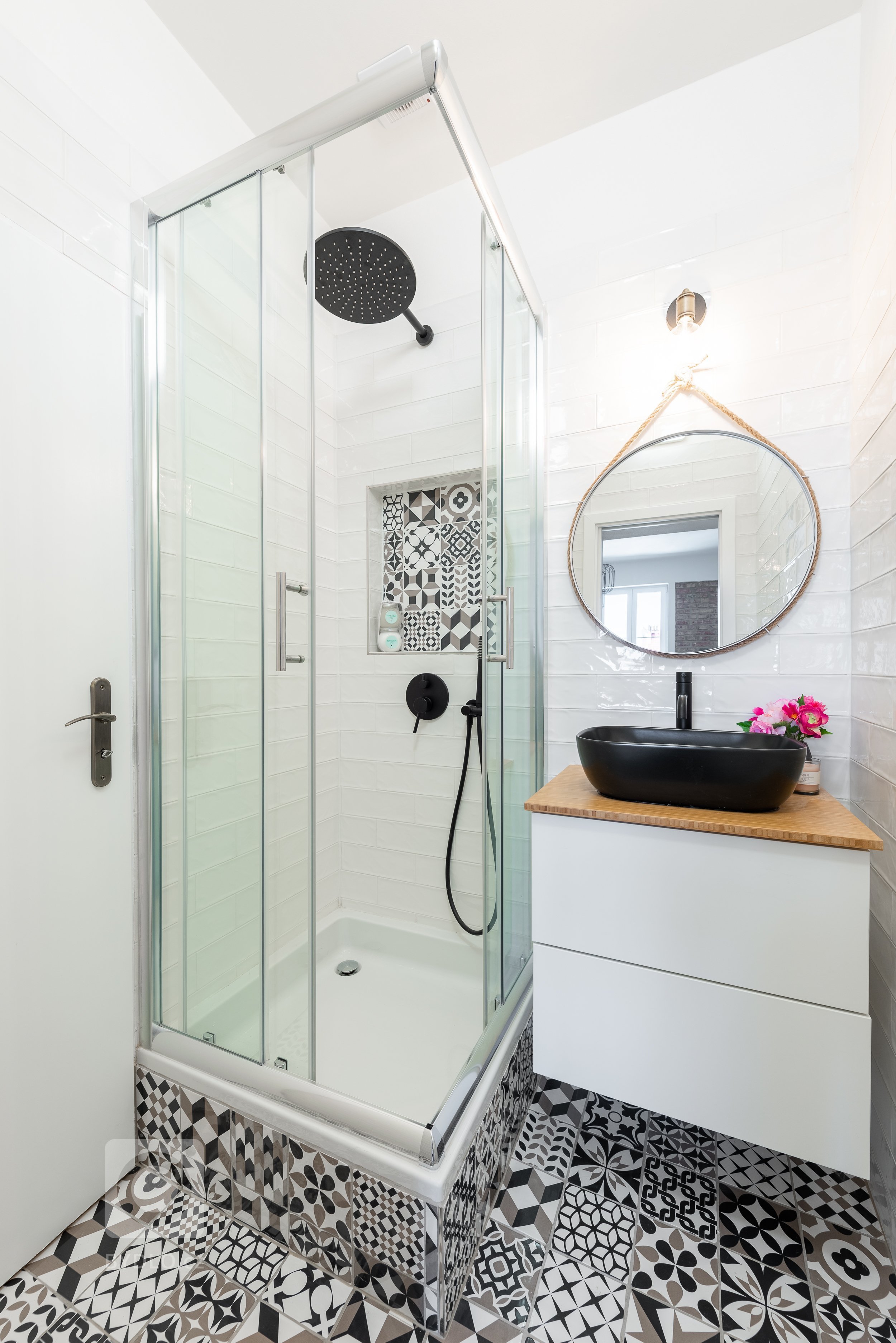 Když se v malém bytě podaří skloubit styl, praktičnost a&nbsp;kvalitní materiály. s dobrou cenou. Byt o rozloze 45 metrů se dvěma komorami, dřevěnou podlahou a…