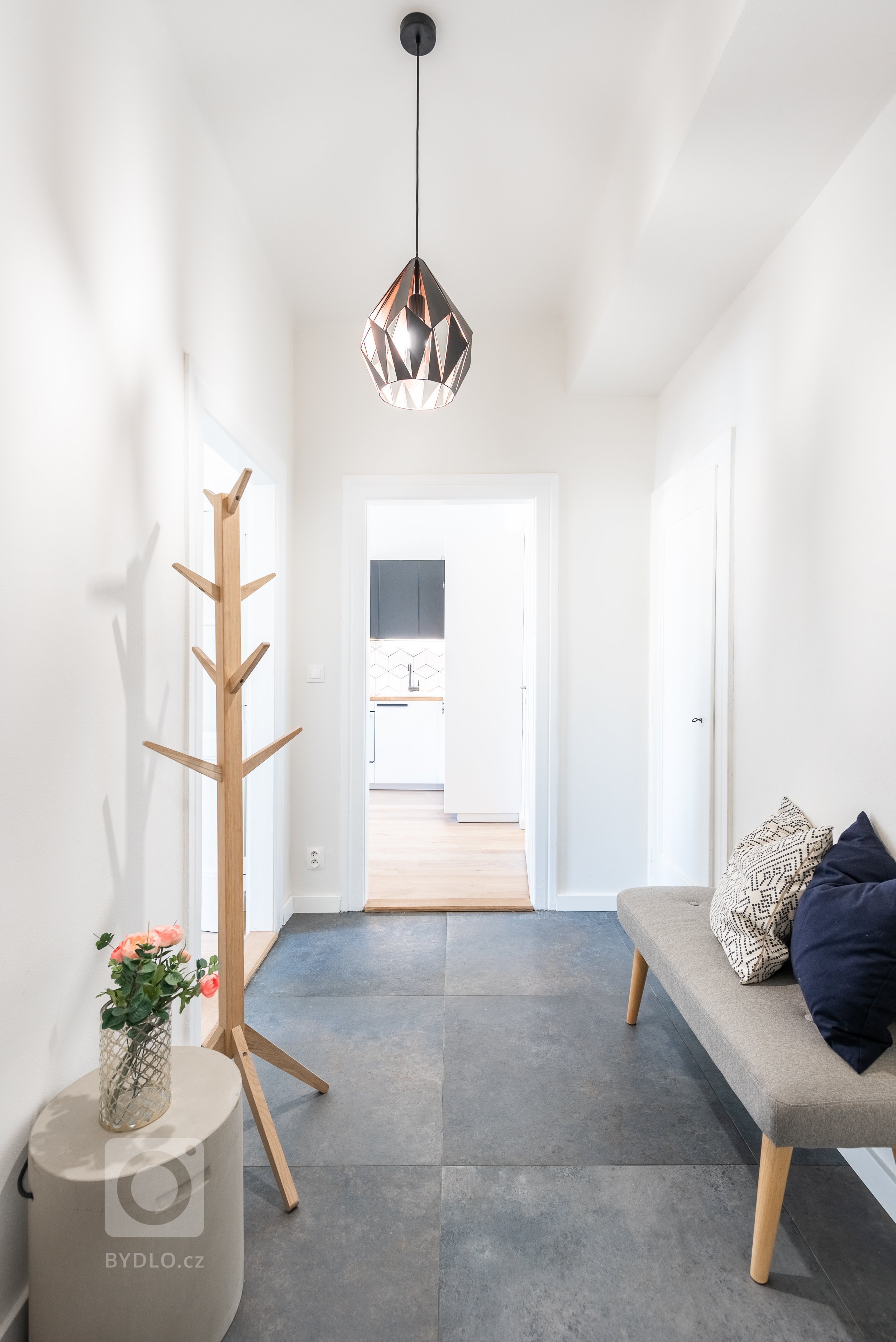 Když se v malém bytě podaří skloubit styl, praktičnost a&nbsp;kvalitní materiály. s dobrou cenou. Byt o rozloze 45 metrů se dvěma komorami, dřevěnou podlahou a…