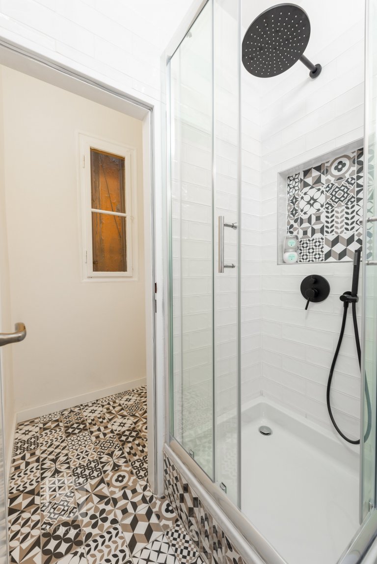 add picture to album