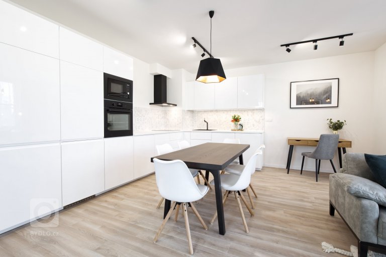 add picture to album