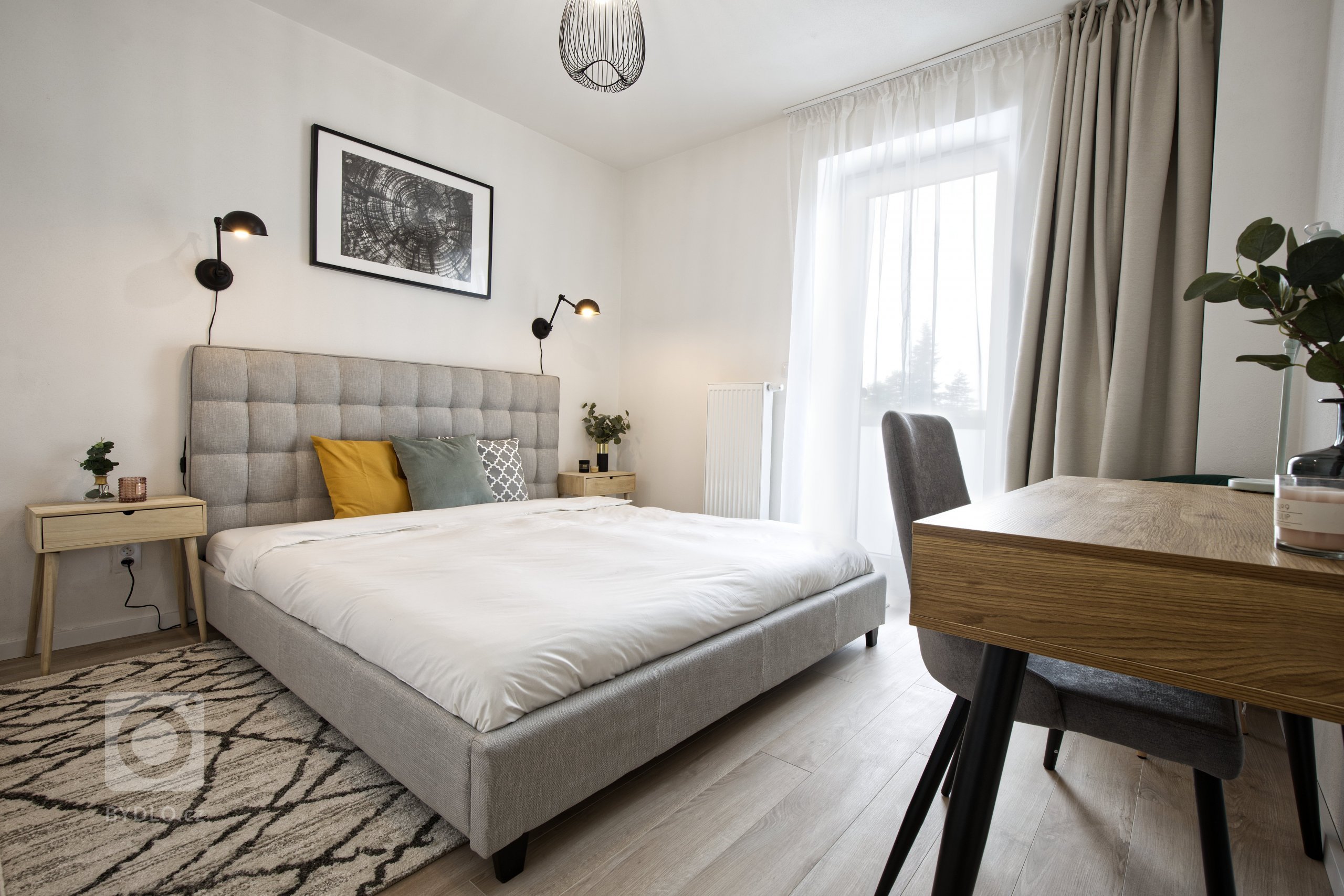 Devadesátimetrový byt&nbsp;pro tříčlennou rodinu. Majitelé si konečně pořídli vysněné bydlení v novostavbě a nechali nám tak volnou ruku, aby v bytě bylo vše…