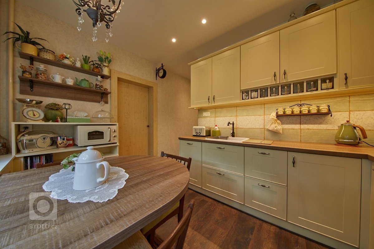 Klientka Klára bydlí v klasickém panelovém domě, který je netypicky umístěn&nbsp;&nbsp;v parku s&nbsp;velkým množstvím zeleně. Klára vždy snila o rodinné domě…