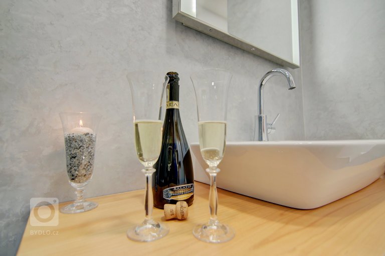 add picture to album