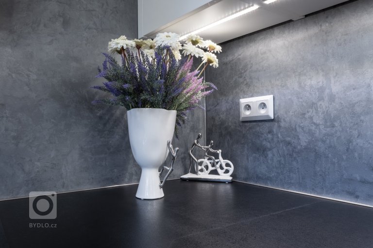 add picture to album