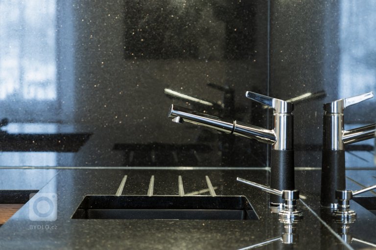 add picture to album