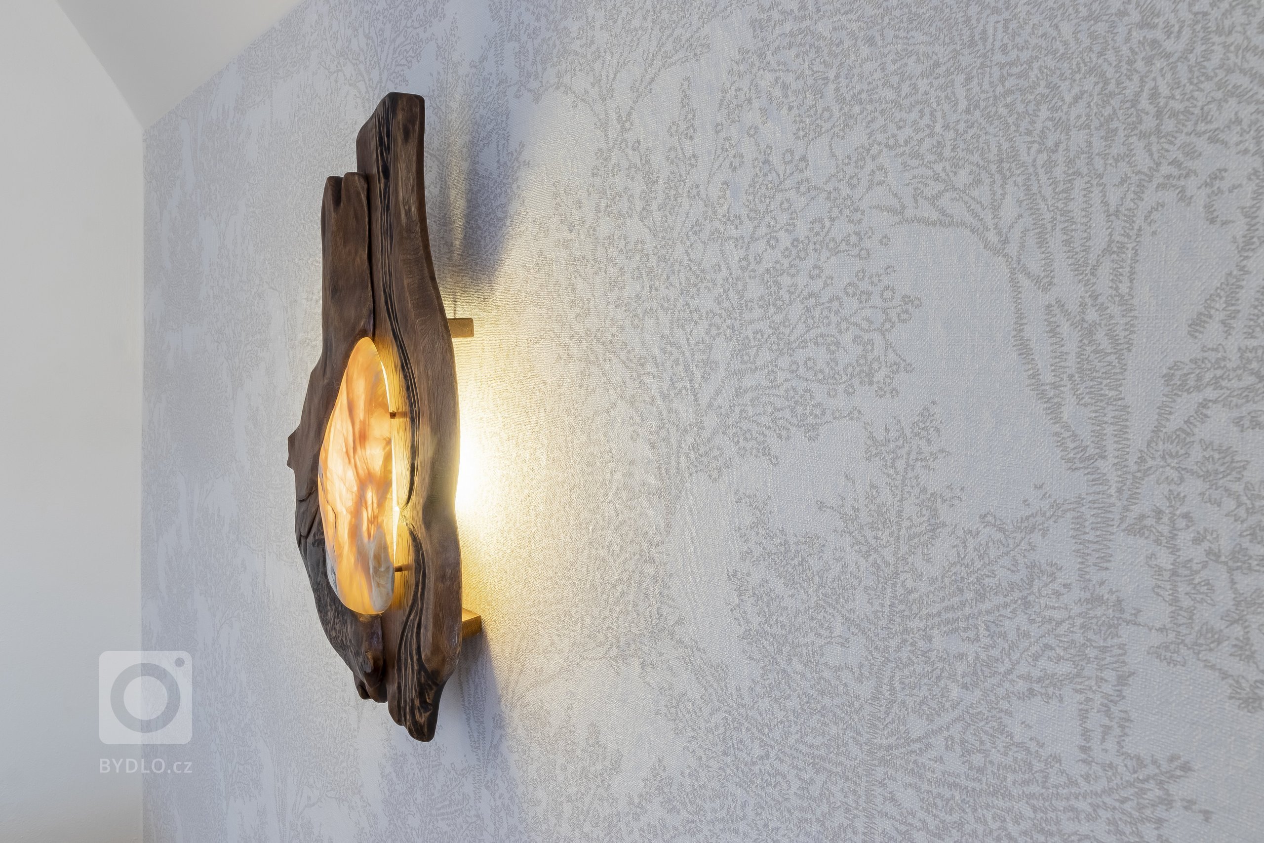 Klienti rodinného domu v Krkonoších si přáli vyřešit nové dispoziční uspořádání kuchyňské linky, jídelního koutu s použitím kvalitních a přírodních materiálů.…