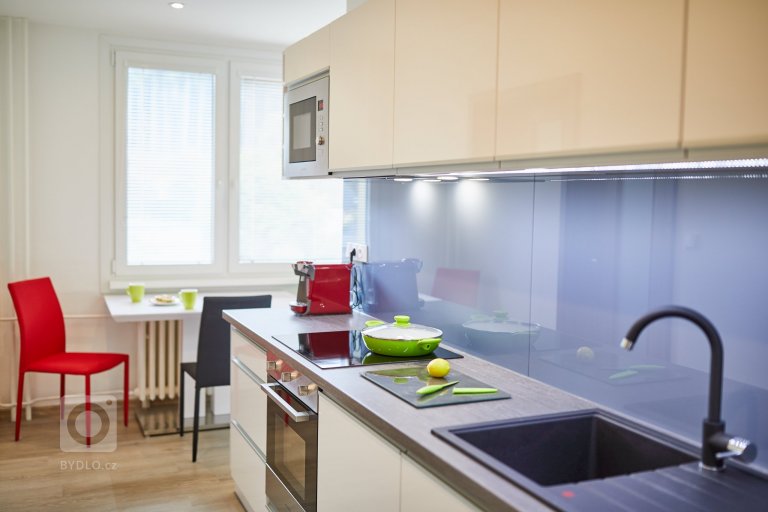 add picture to album