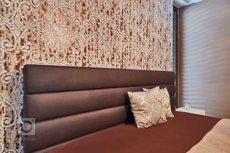 add picture to album