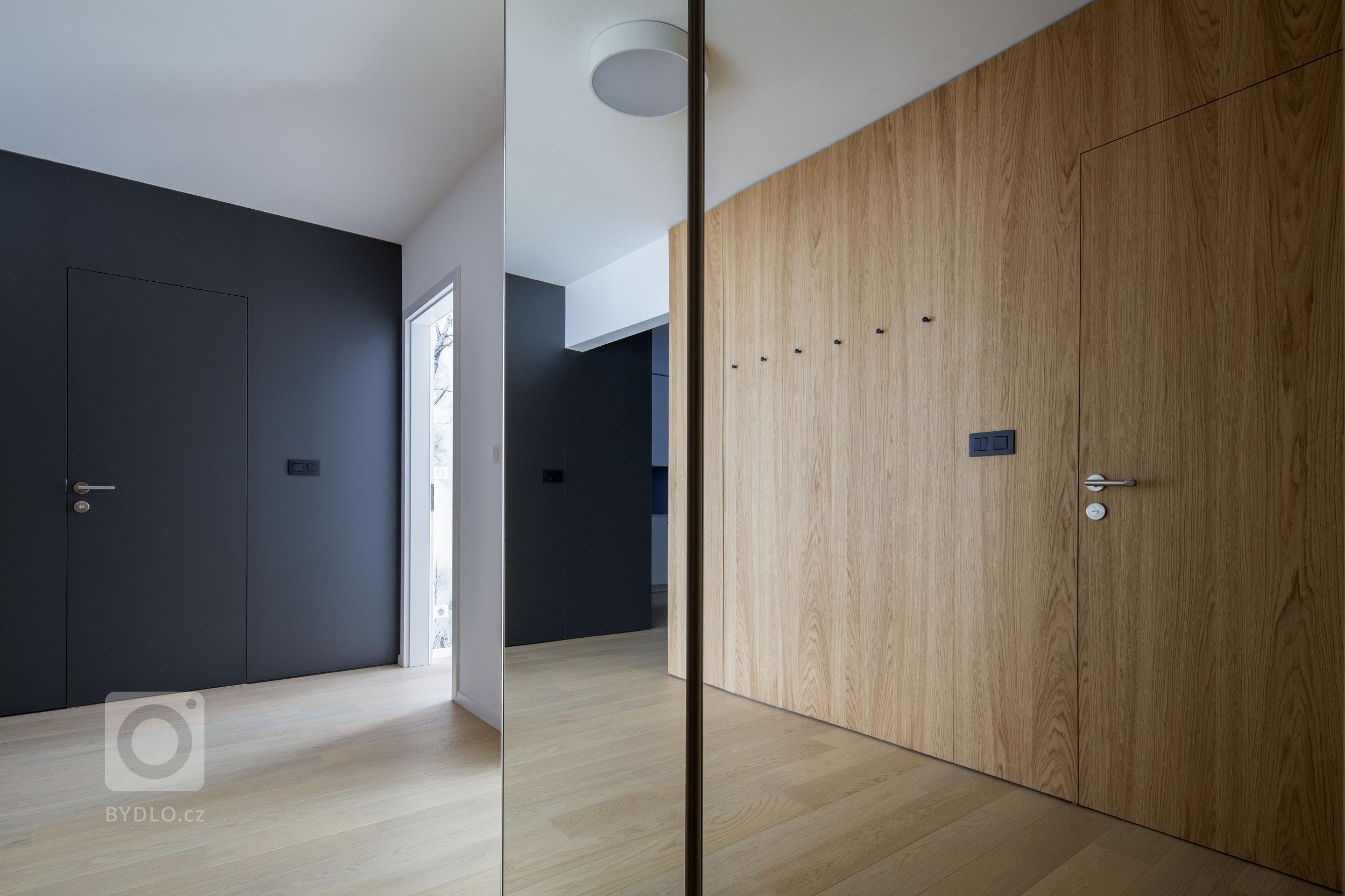 Byt v rezidenčním souboru Stein v Bratislavě jsme převzali ve stádiu holobytu s laminátovou podlahou, interiérovými dveřmi a koupelnami. V projektu jsme…