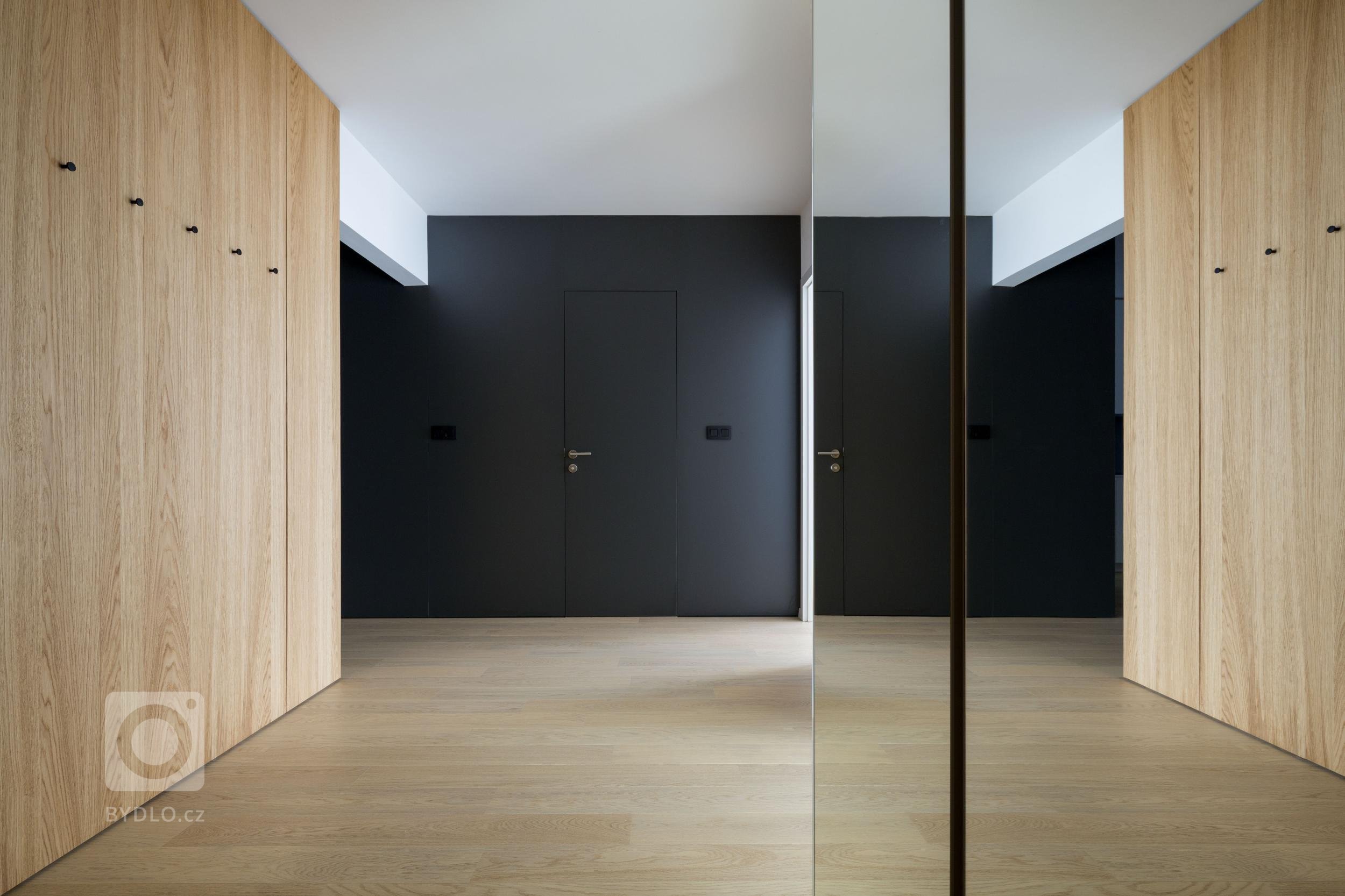 Byt v rezidenčním souboru Stein v Bratislavě jsme převzali ve stádiu holobytu s laminátovou podlahou, interiérovými dveřmi a koupelnami. V projektu jsme…