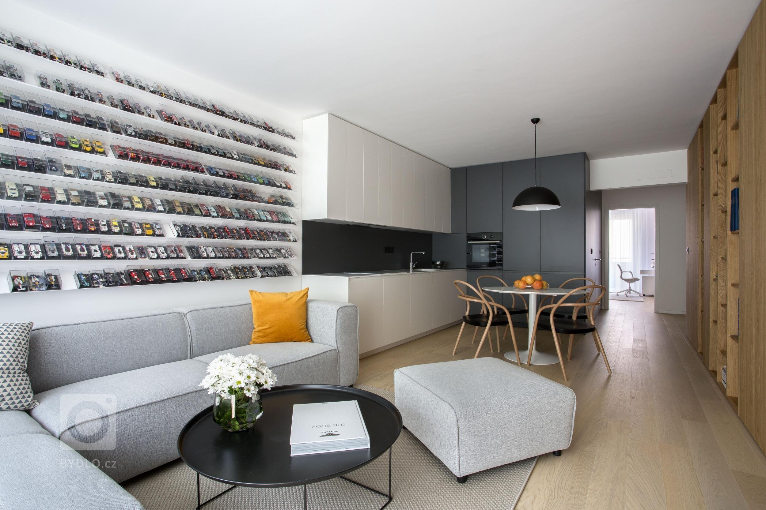 Byt v rezidenčním souboru Stein v Bratislavě jsme převzali ve stádiu holobytu s laminátovou podlahou, interiérovými dveřmi a koupelnami. V projektu jsme…