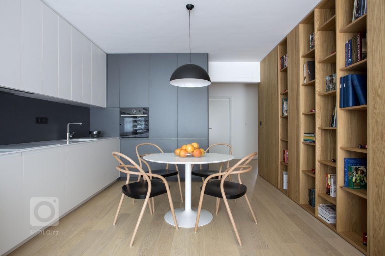 add picture to album