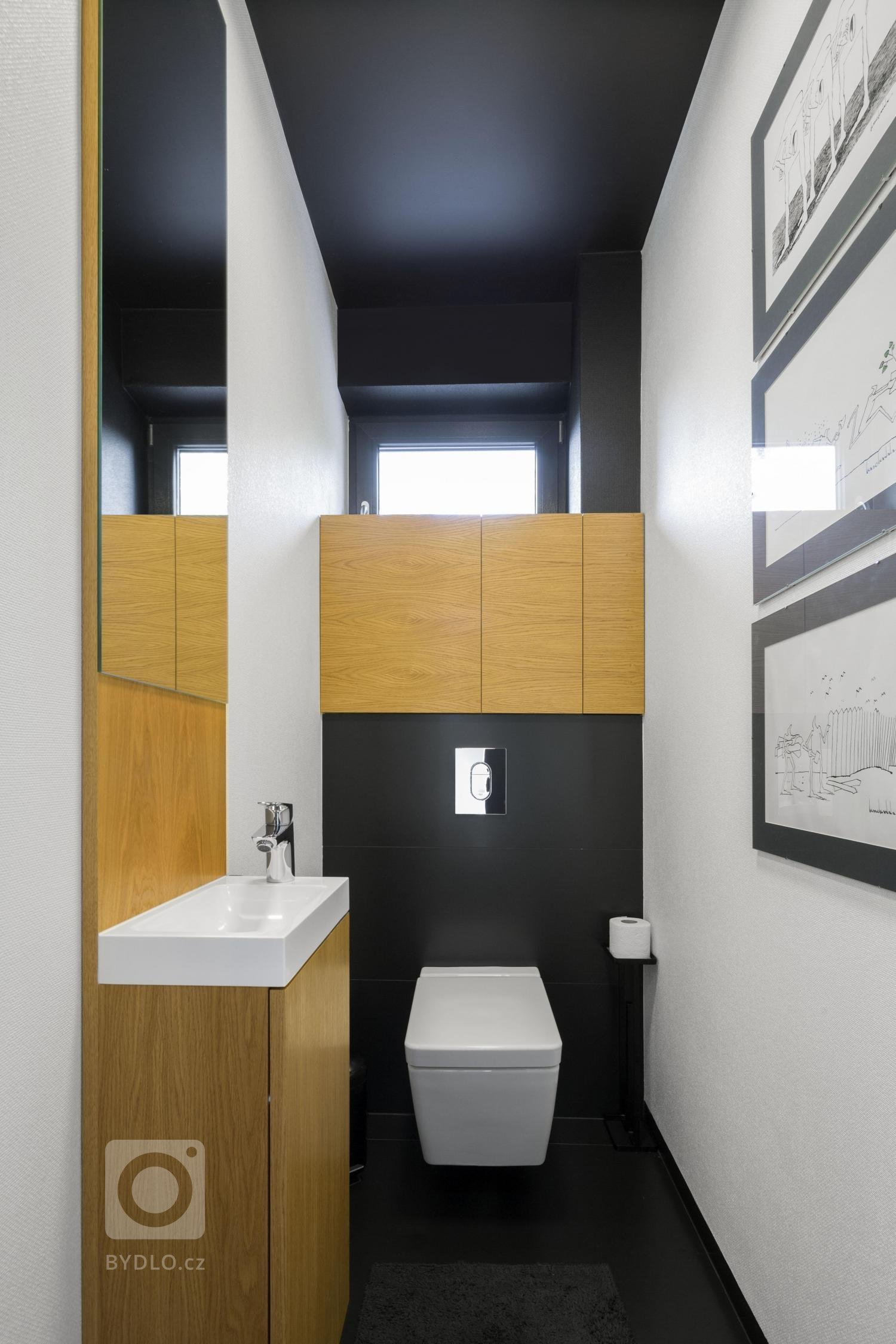 Útulný interiér pro mladou čtyřčlennou rodinu v jednopodlažním rodinném domě v Bratislavě. V návrhu jsme řešili vstupní část, denní zónu, tři pokoje a koupelnu…