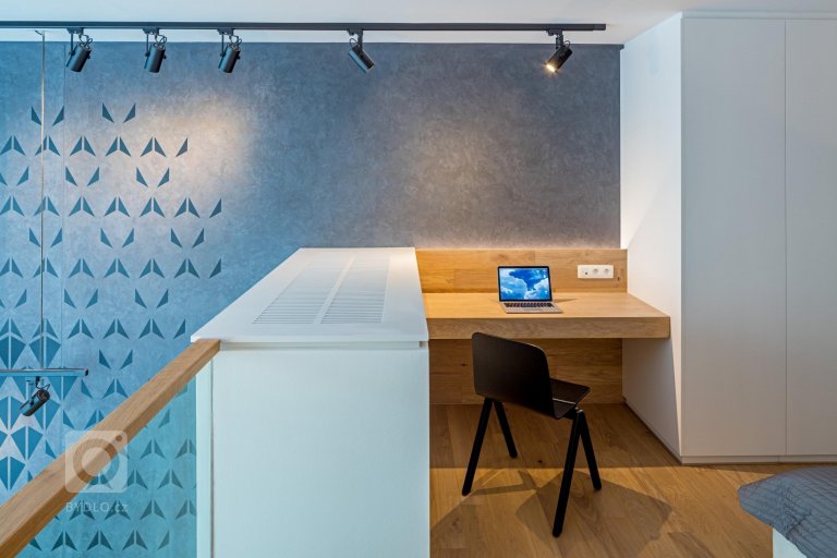 add picture to album